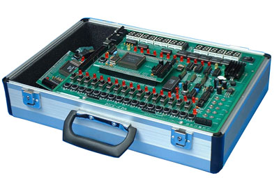    LG-EDA01型 實(shí)驗(yàn)開發(fā)系統(tǒng)，一改傳統(tǒng)數(shù)字電路實(shí)驗(yàn)系統(tǒng)“芯片＋連線”做法，而采用CPLD或FPGA等大規(guī)模在線可編程器件,使數(shù)字電路的硬件軟設(shè)計(jì),即電子設(shè)計(jì)自動化EDA.該系統(tǒng)支持眾多著名公司的CPLD/ FPGA芯片應(yīng)用開發(fā)，并配有相應(yīng)的開發(fā)軟件,適用廣大高校的EDA數(shù)學(xué)實(shí)驗(yàn)、課程設(shè)計(jì)和畢業(yè)設(shè)計(jì)，同時也為科研院所提供了良好的開發(fā)環(huán)境。 