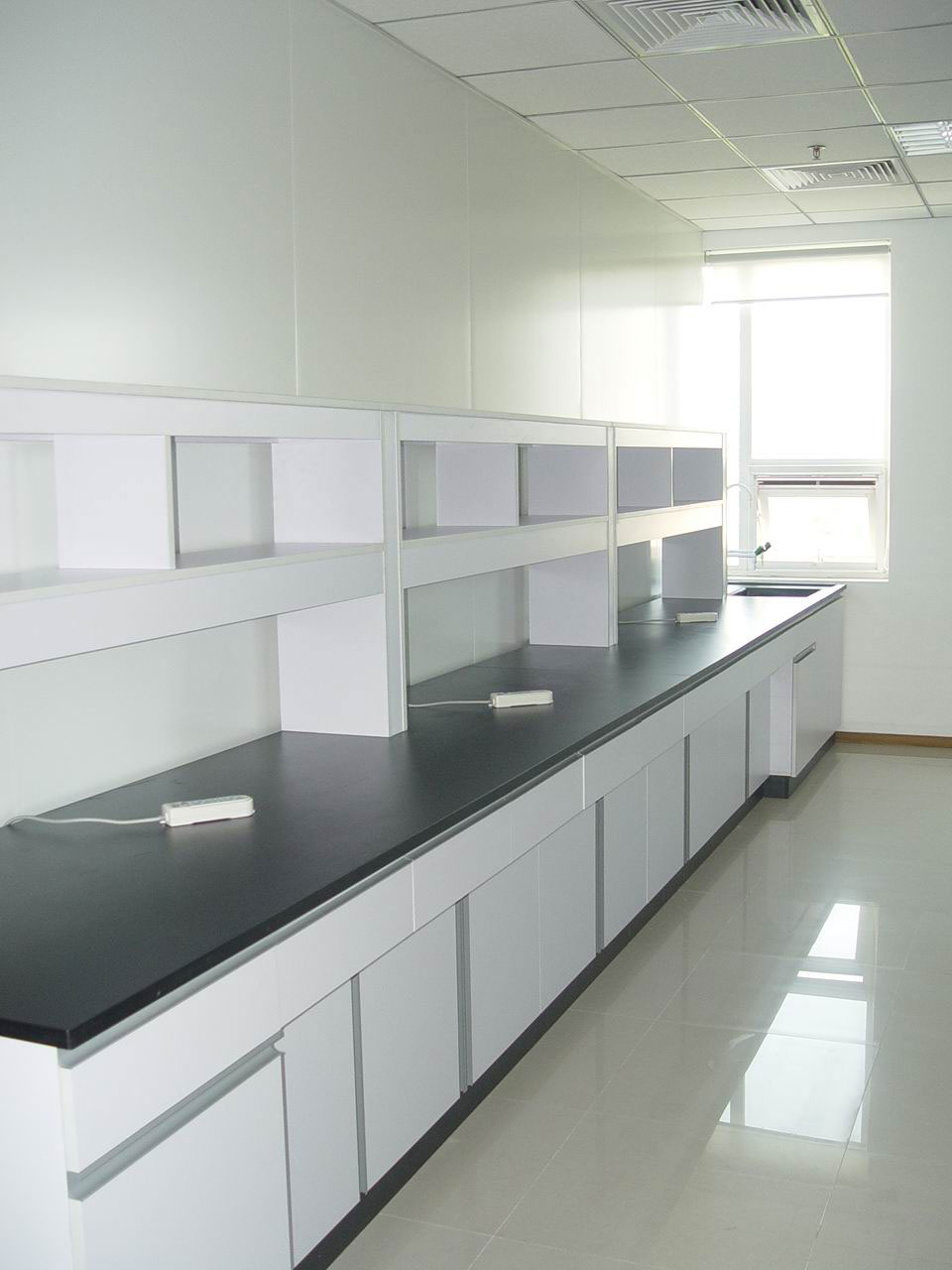 全木實(shí)驗(yàn)臺(tái)、化學(xué)實(shí)驗(yàn)臺(tái)、生物實(shí)驗(yàn)臺(tái)、制藥實(shí)驗(yàn)室、邊臺(tái)