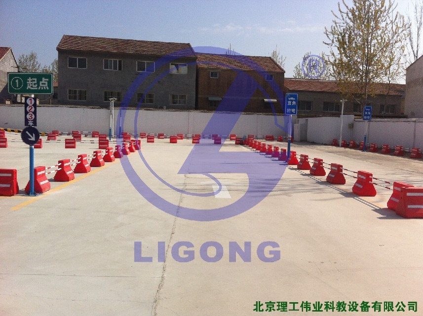 科目二場地考試，直角轉(zhuǎn)彎